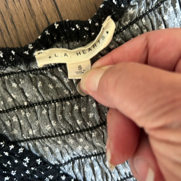 LA HEARTS Pac Sun Black & White Short Sleeve Floral Crop Top Size Small - Picture 8 of 10